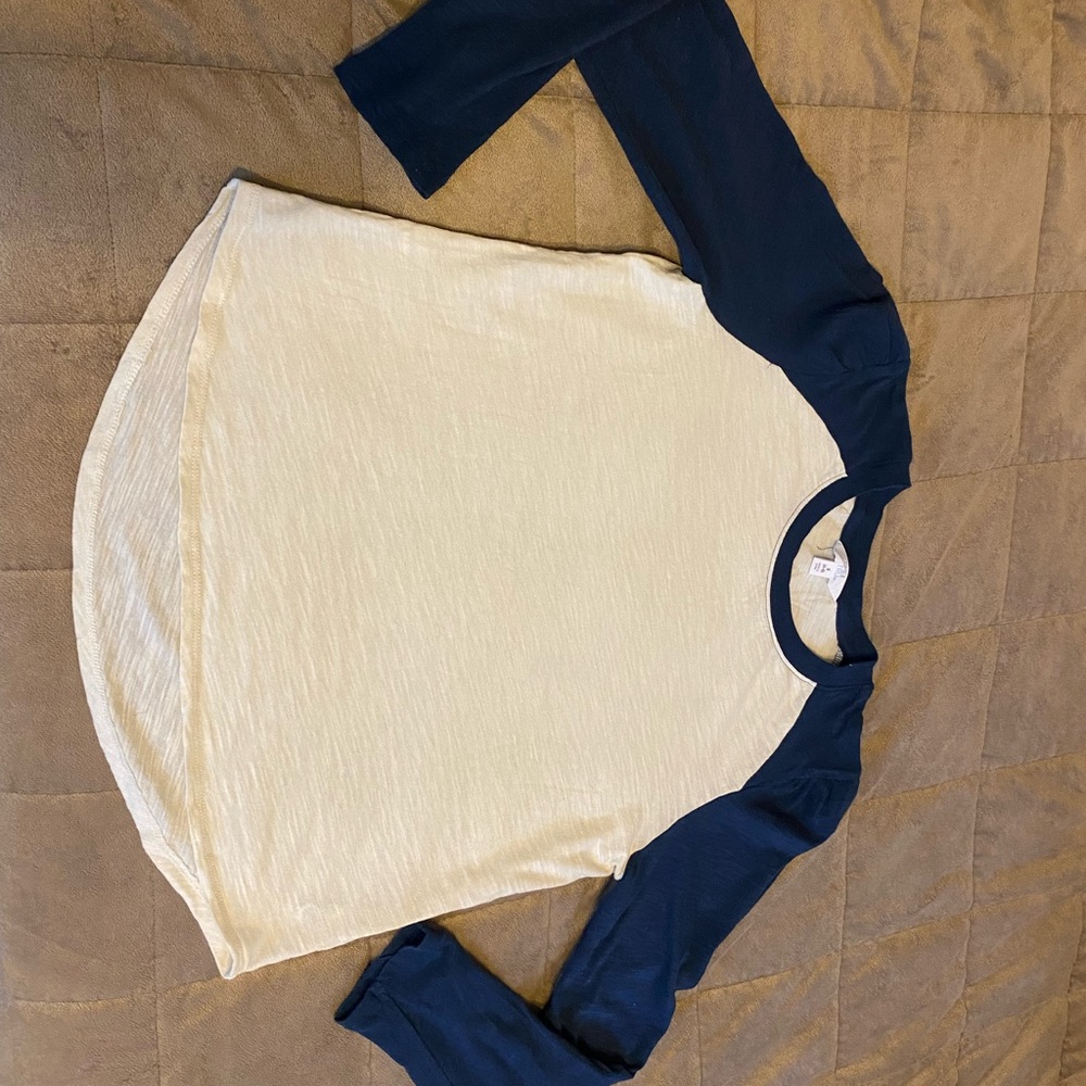 Long sleeve comfy cute navy and creme colored shirt, size small (4-6)